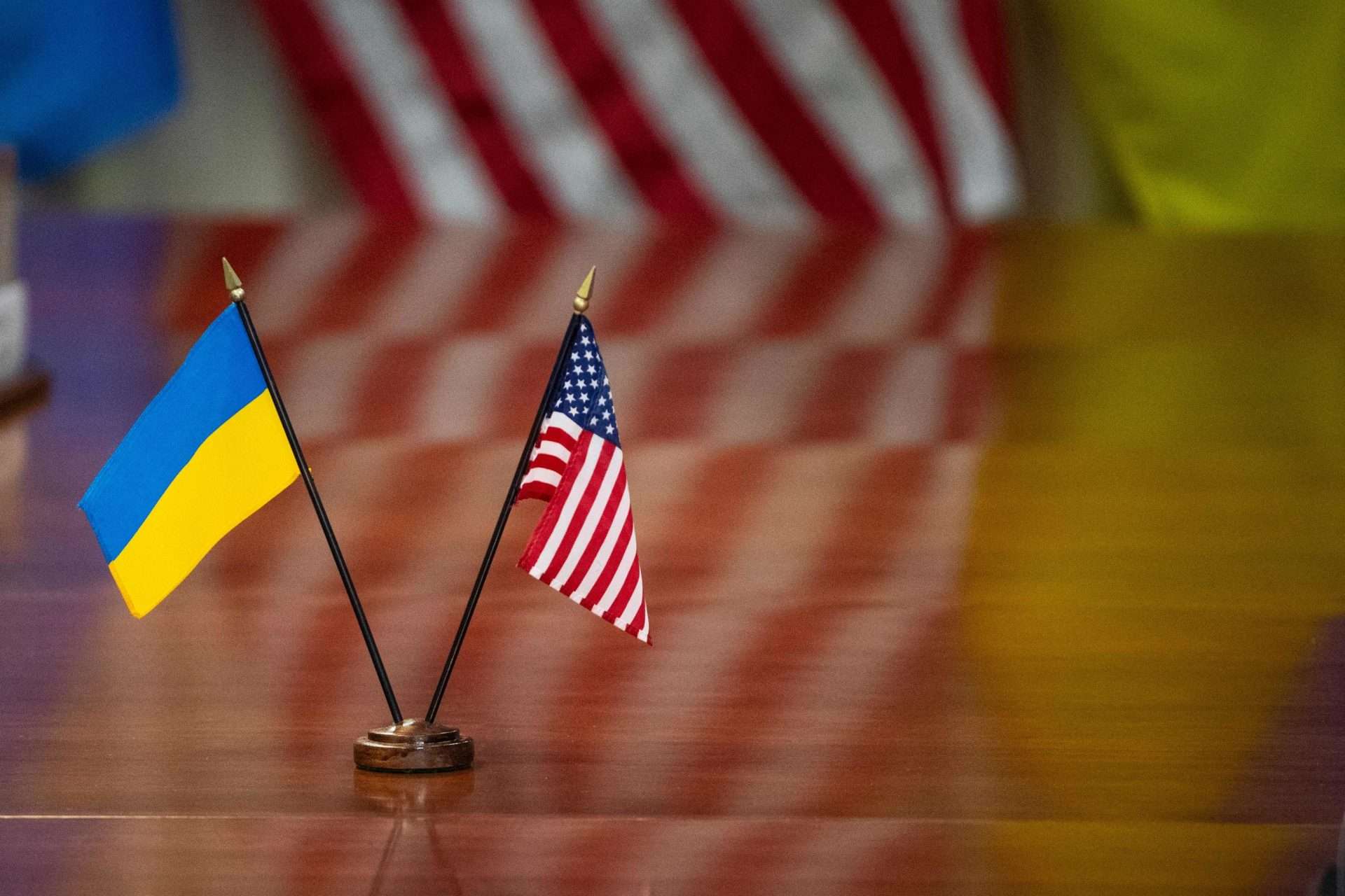 Se paraliza venta de armas a Ucrania por cierre de gobierno de EEUU