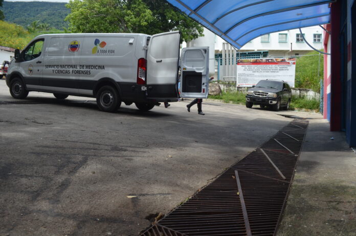 Una estudiante de la GNB parió en un baño y tiró al recién nacido a la basura