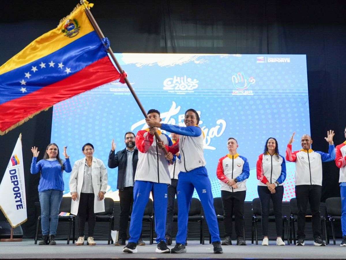 Deportes de combate llevan la bandera en Tokio