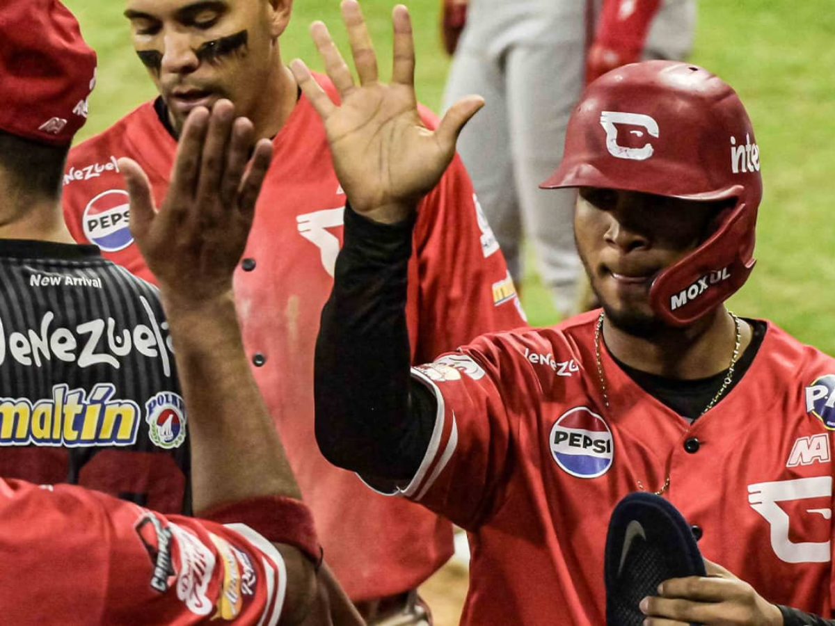 Cardenales dominaron de visita en el Universitario