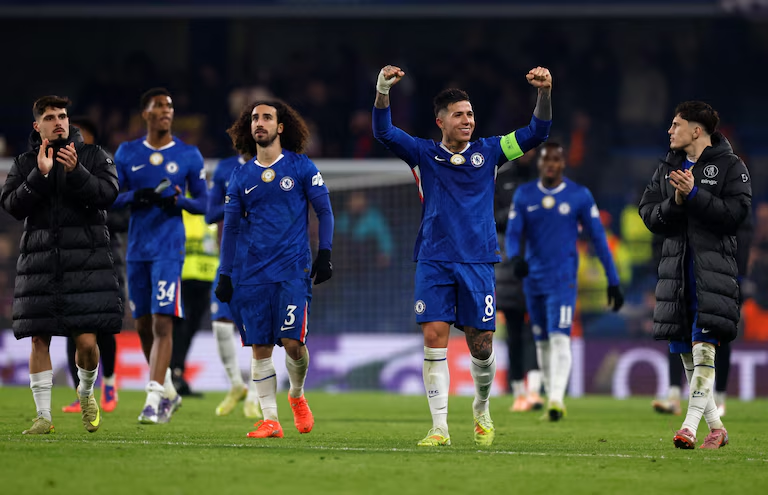 El Chelsea de Enzo Fernández vence 3-0 al Barcelona y se metió en puestos de clasificación a octavos en la Champions League