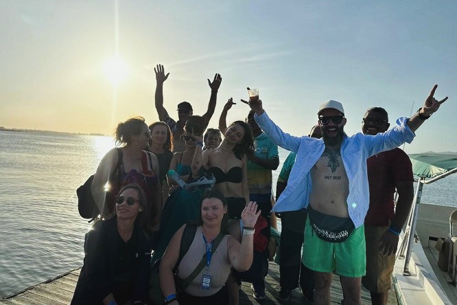 Jesús Marcano Tábata - Turistas polacos llegan a la ciudad de Puerto La Cruz - FOTO