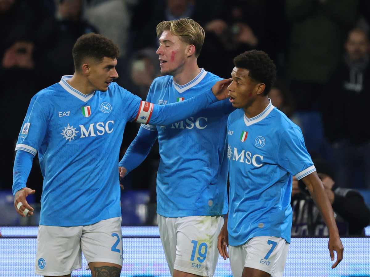 El Napoli ganó y se sostiene en la cima