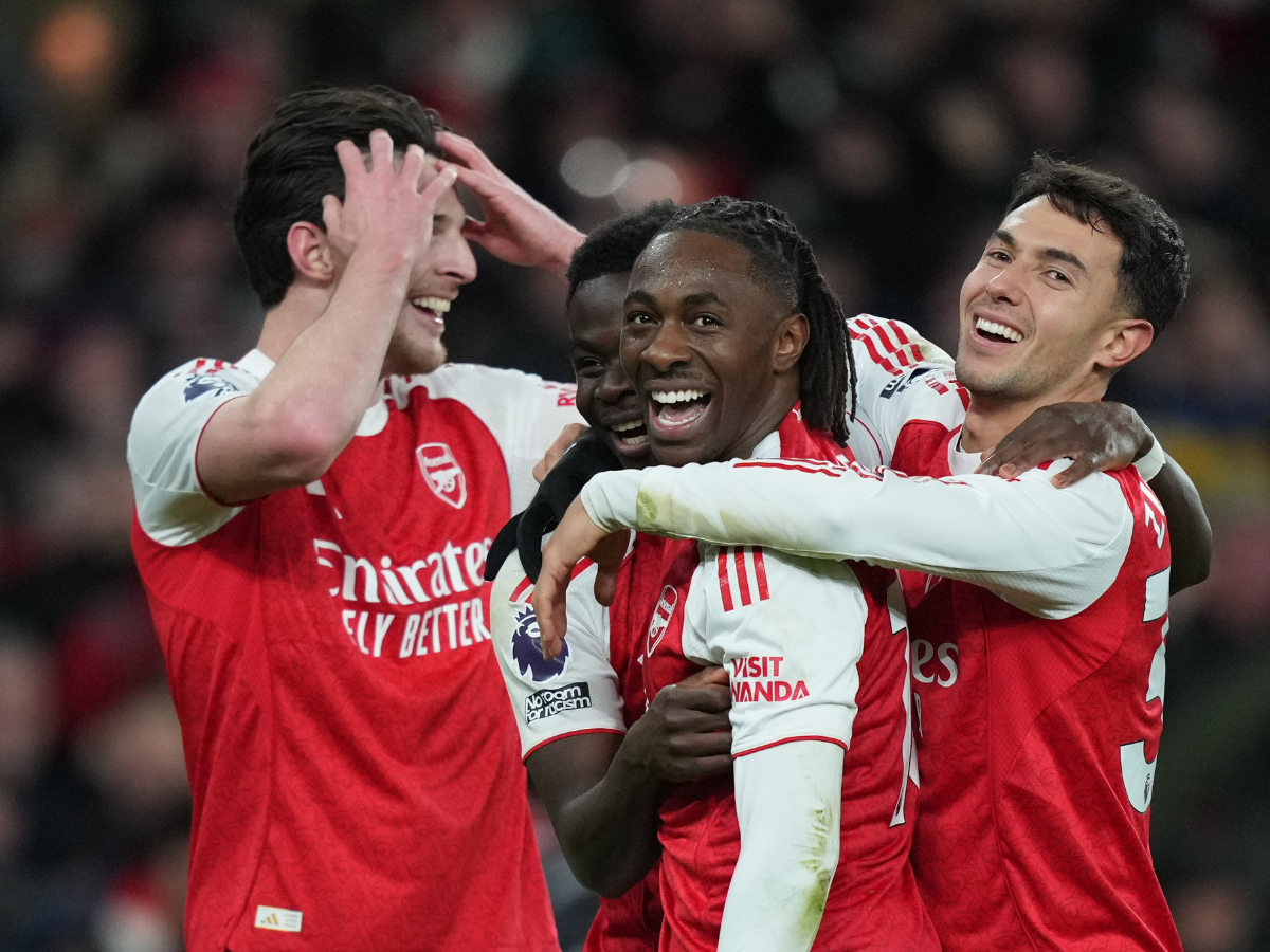 Arsenal aplastó al Tottenham y se escapa en la cima