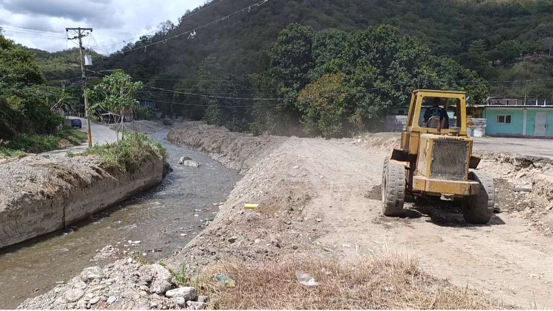 Autoridades inspeccionan dragado del río Guarenas tras desbordamiento
