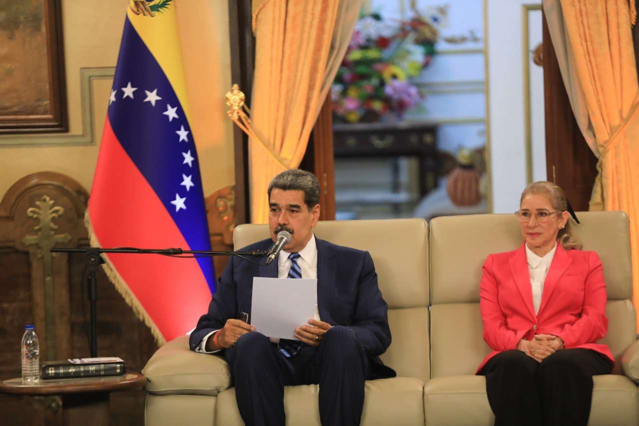 Presidente participa de una oración por la paz de Venezuela con líderes religiosos