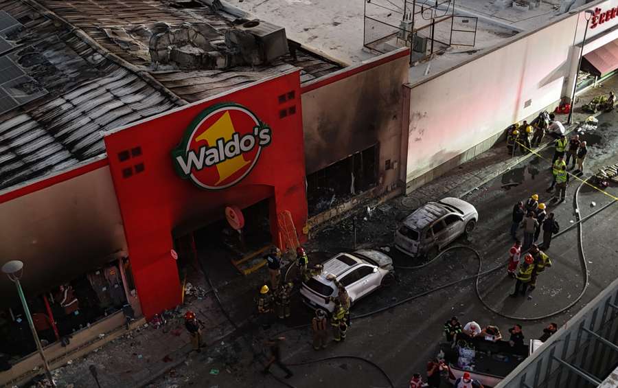 Reportan 23 muertos por incendio en una tienda al norte de México