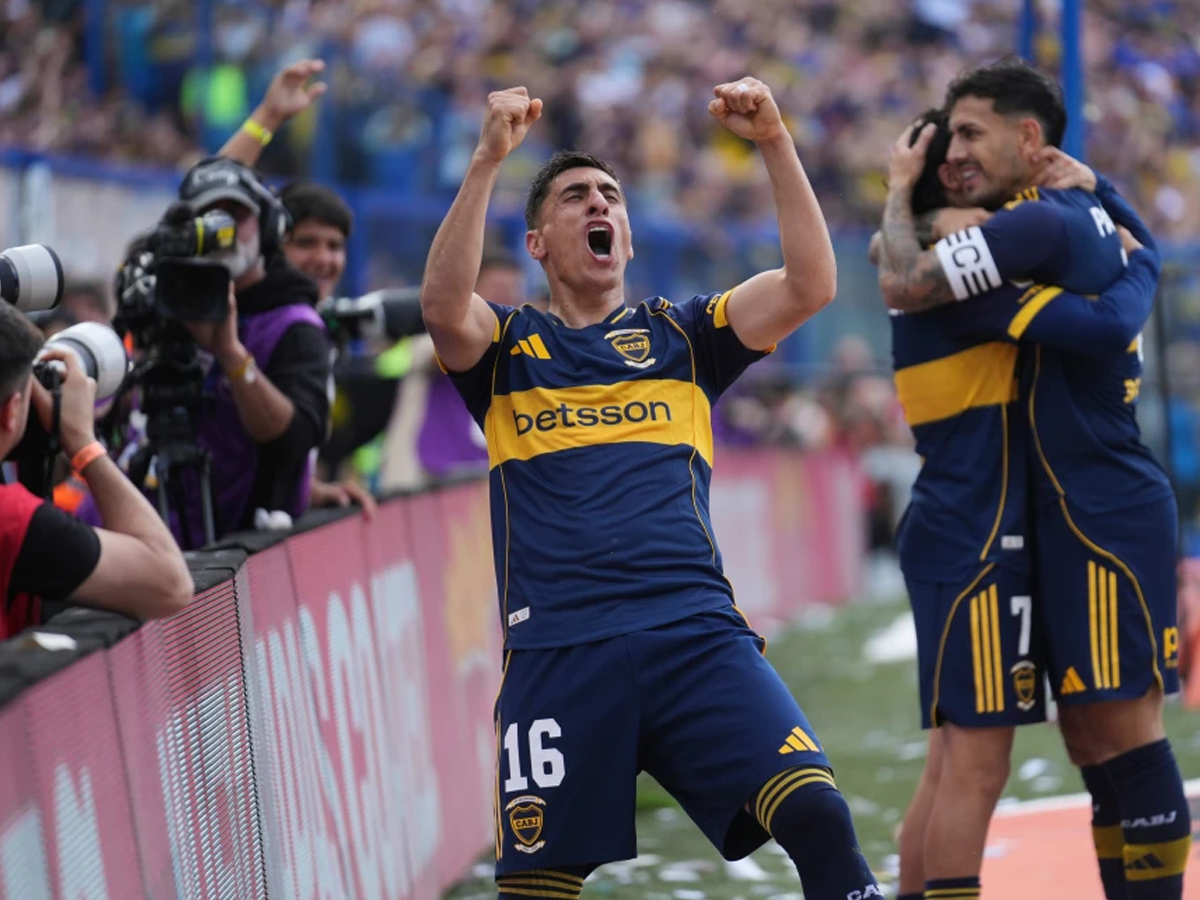 Boca se impone a River en el 'Superclásico' argentino