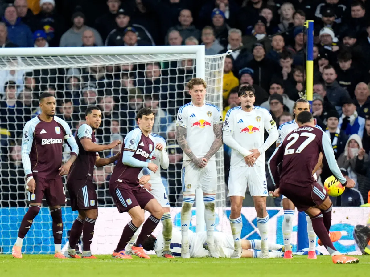 Doblete de Morgan Rogers guió al Aston Villa
