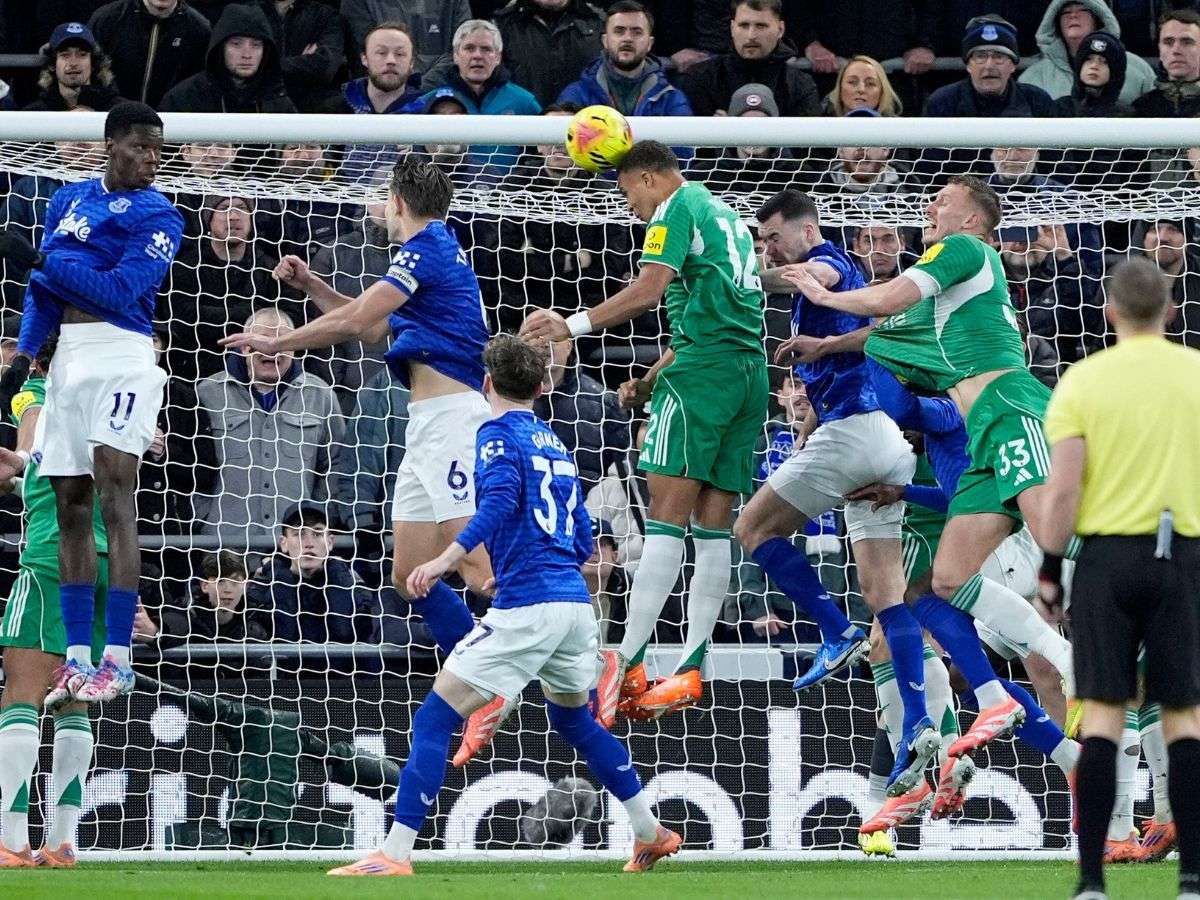 Newcastle mostró su poder ante el Everton