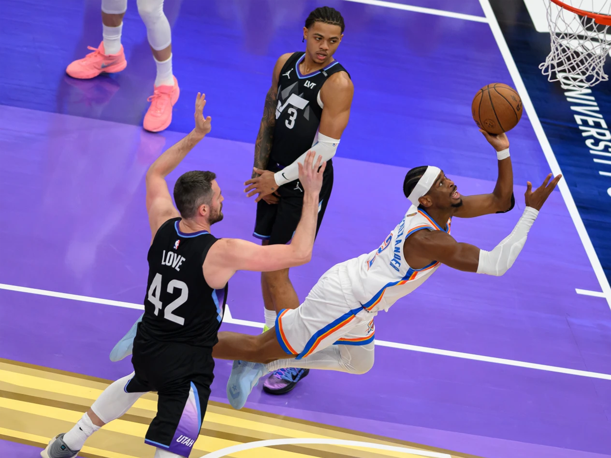 Thunder gana tras un avasallante tercer cuarto