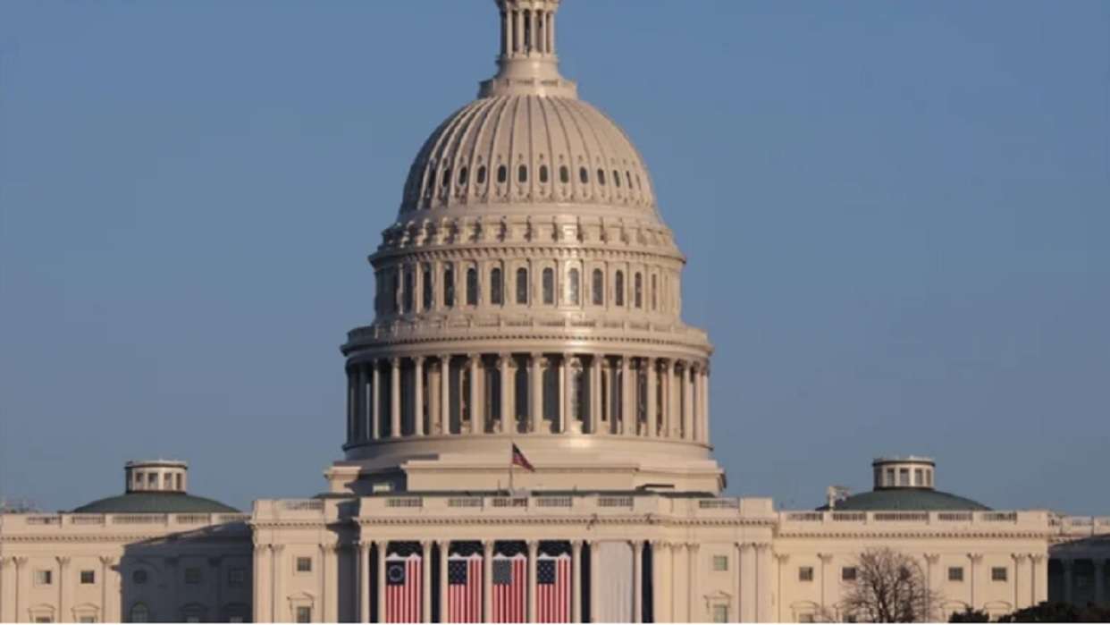 Senado de EEUU aprueba acuerdo para poner fin al cierre del Gobierno