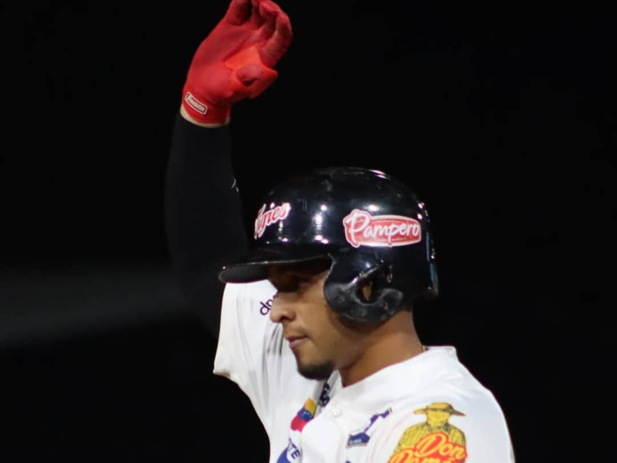 Tigres se impuso a "La tribu" con sencillo de Alberth Martínez