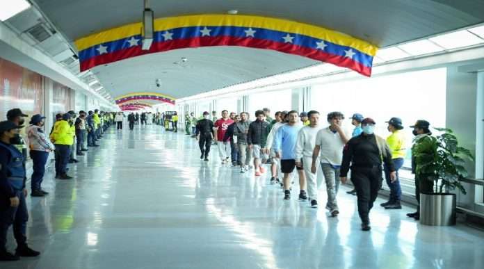 Arribaron 136 connacionales repatriados desde Estados Unidos