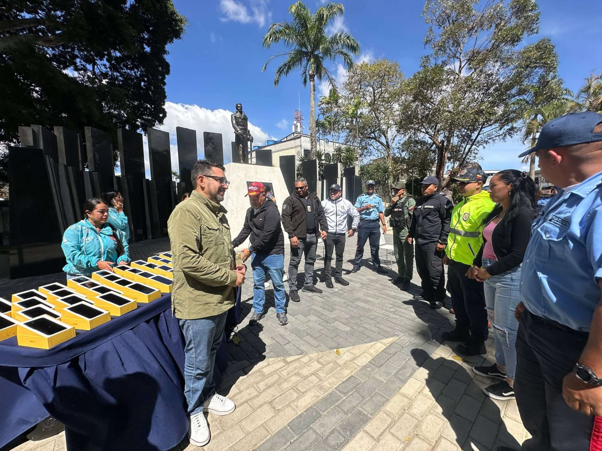 Entregan equipos celulares a 43 Cuadrantes de Paz en Guaicaipuro