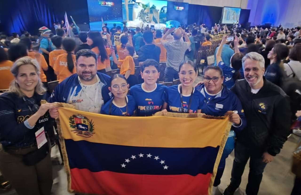 Oro y plata ganó Venezuela en Mundial de Robótica Singapur 2025