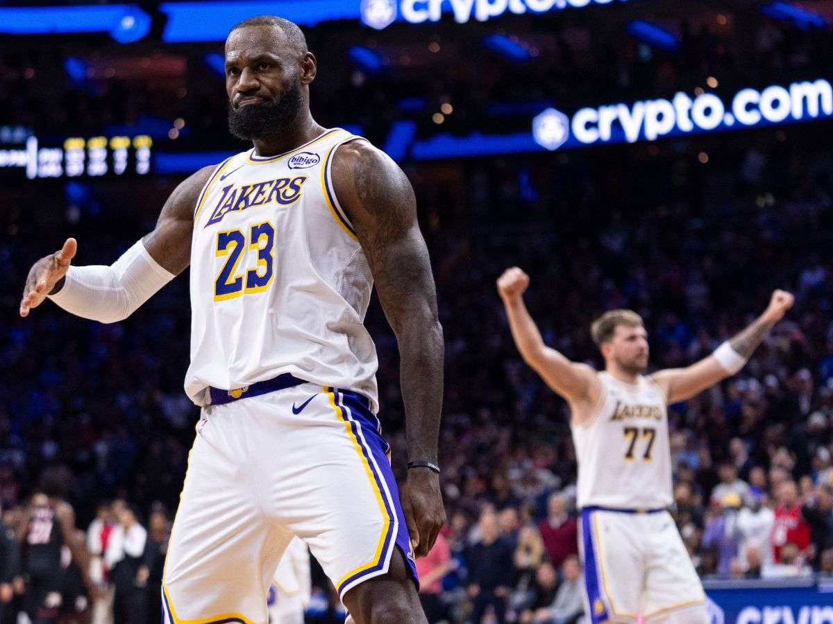 Lakers vencen con triple decisivo de LeBron