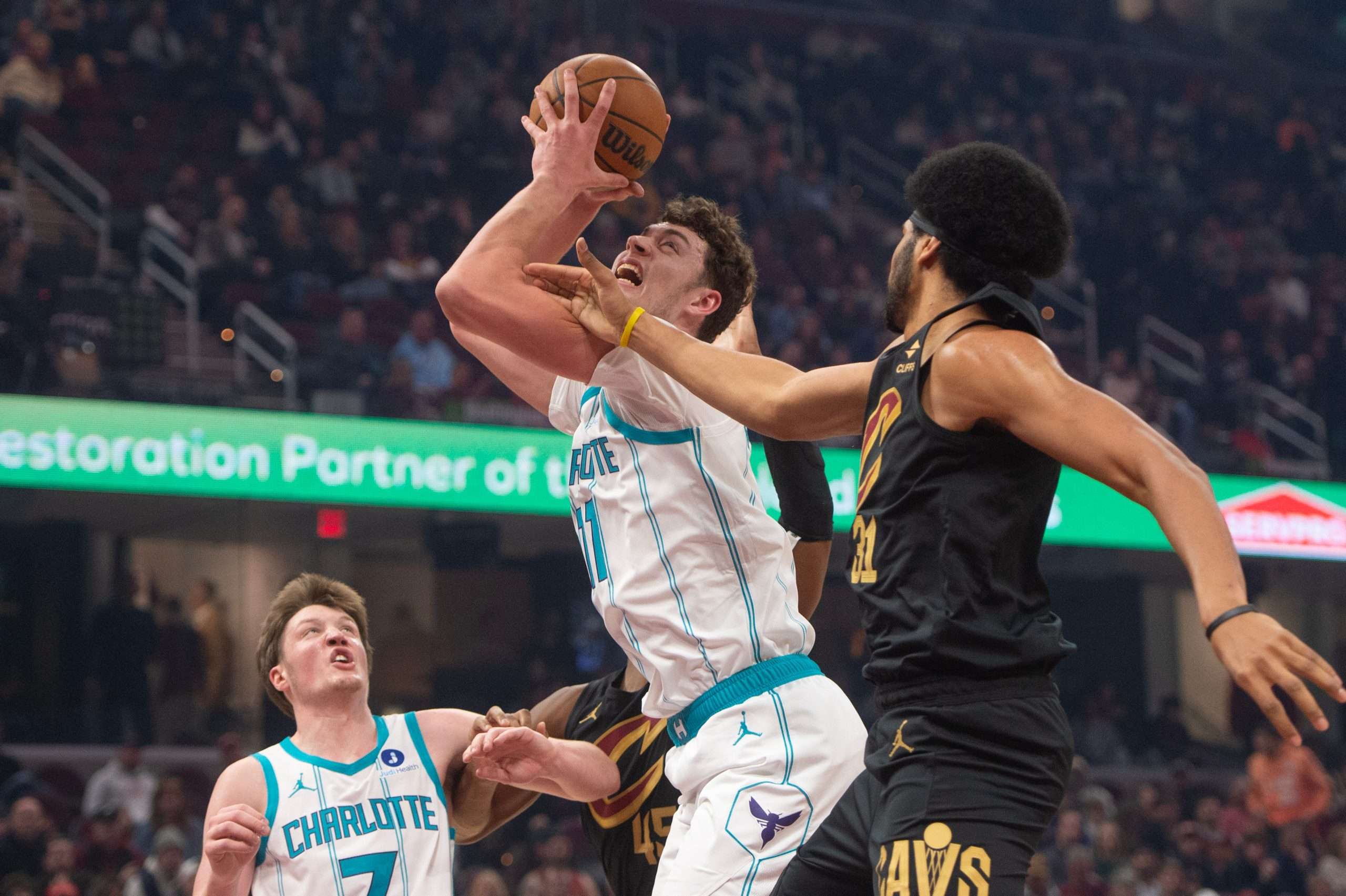 Hornets venció a Cavaliers sin Ball en el Rocket Arena