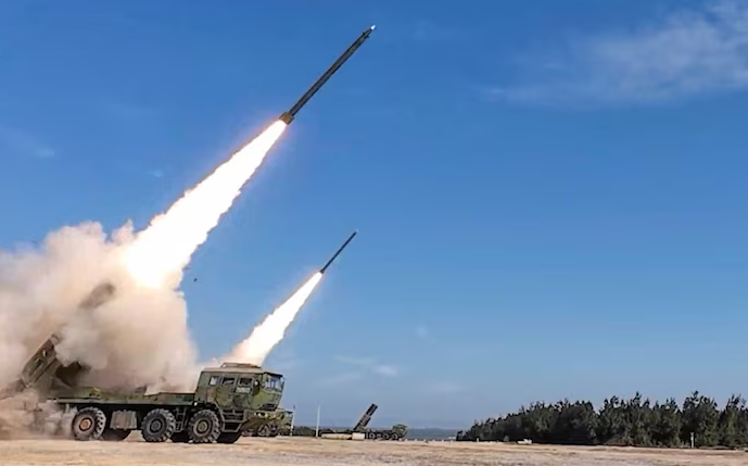 Japón advirtió que los ejercicios militares del régimen chino contra Taiwán aumentan las tensiones en la región