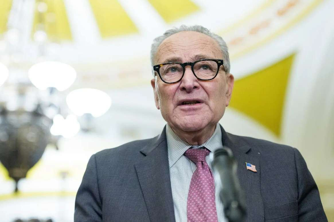 Senador demócrata advierte a Trump ante posible acción militar contra Venezuela