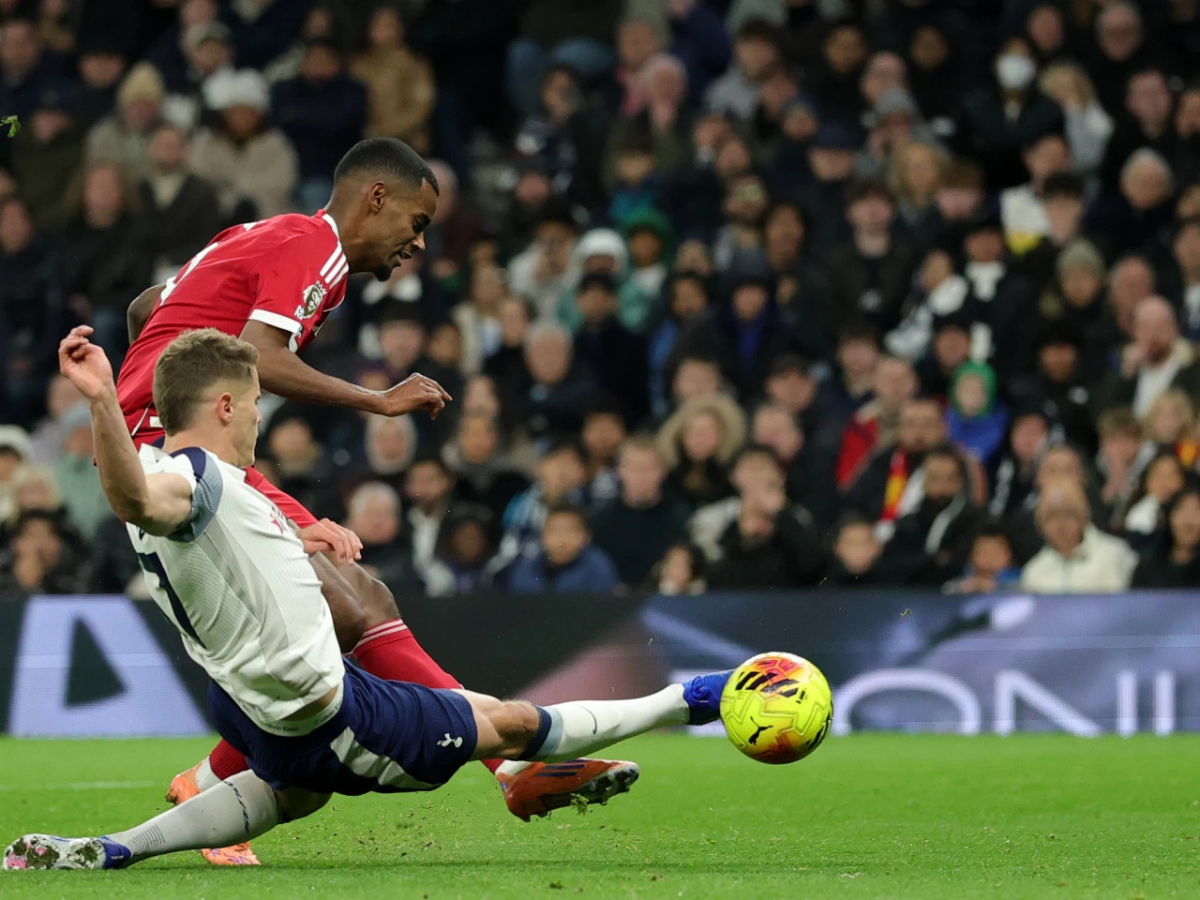 El Liverpool recibe malas noticas con la fractura de Isak