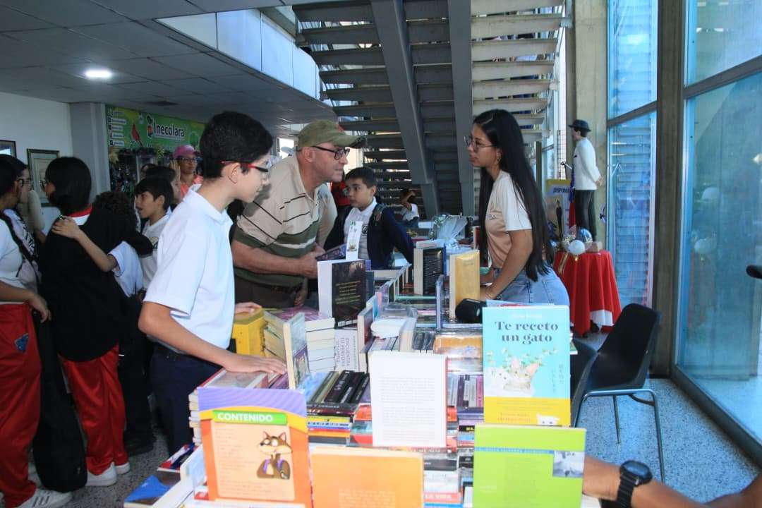 Con variedad de autores y temas quedó inaugurada la Filven Lara