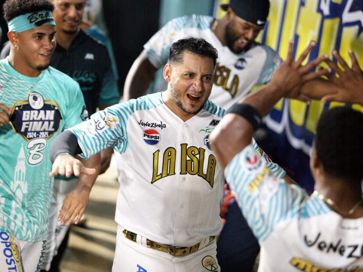 Henry Rodríguez cumpliiendo con el rol asignado en Bravos