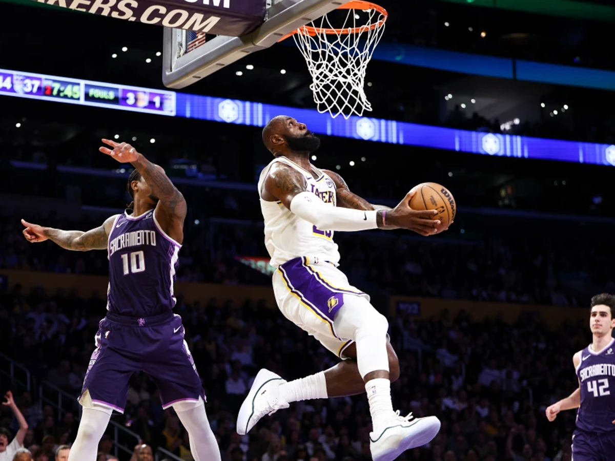 Lakers salen de racha negativa con contundencia ante Kings