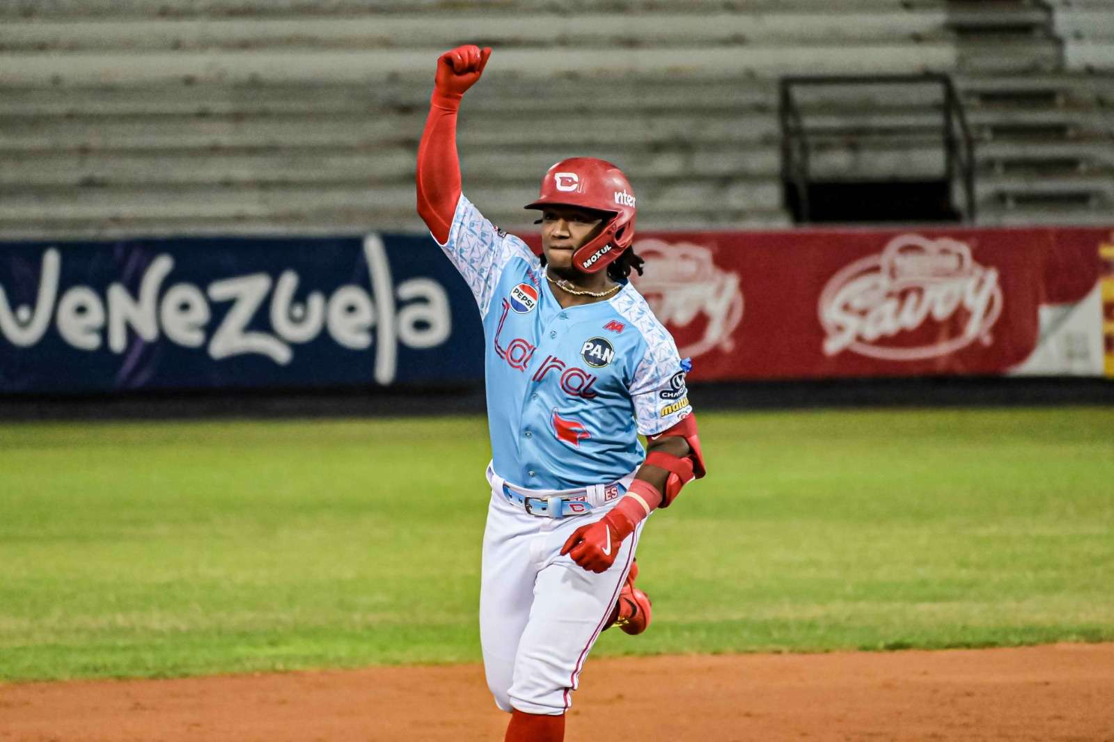 Cardenales se impuso a las Águilas en un toma y dame