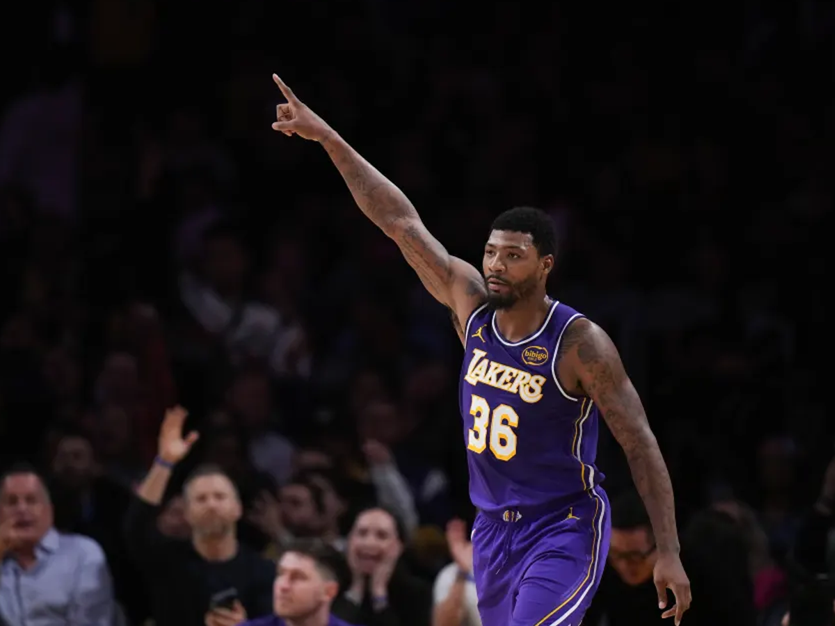 Marcus Smart recibe multa por gesto hacia un árbitro