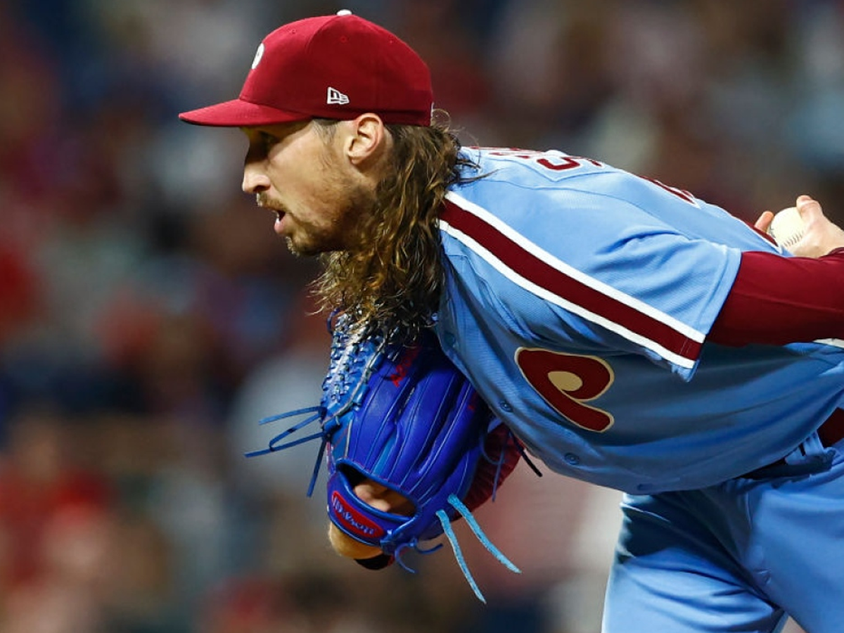 Reales refuerzan su bullpen al obtener a Matt Strahm