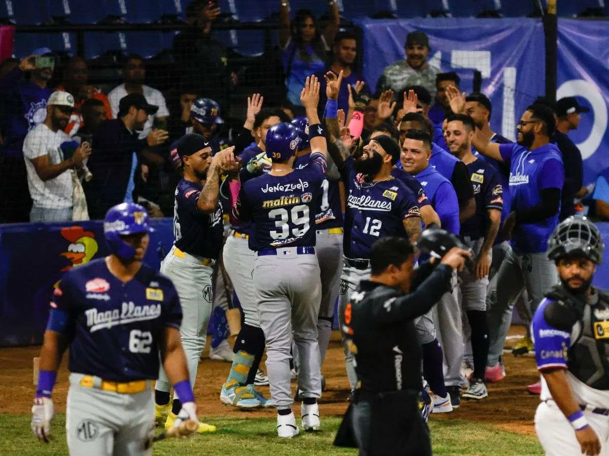 Magallanes se apoderó del Universitario con vapuleada