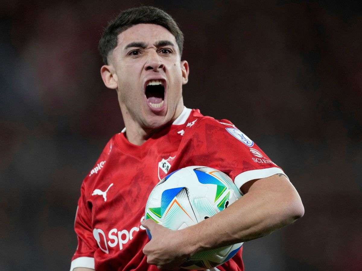 Santiago Montiel gana el Premio Puskas