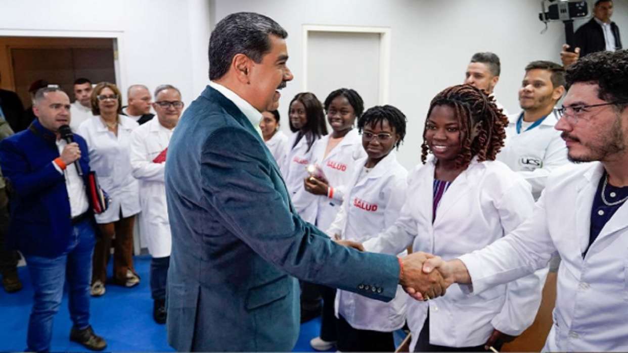 Maduro entrega obras en jornada especial de Obratón