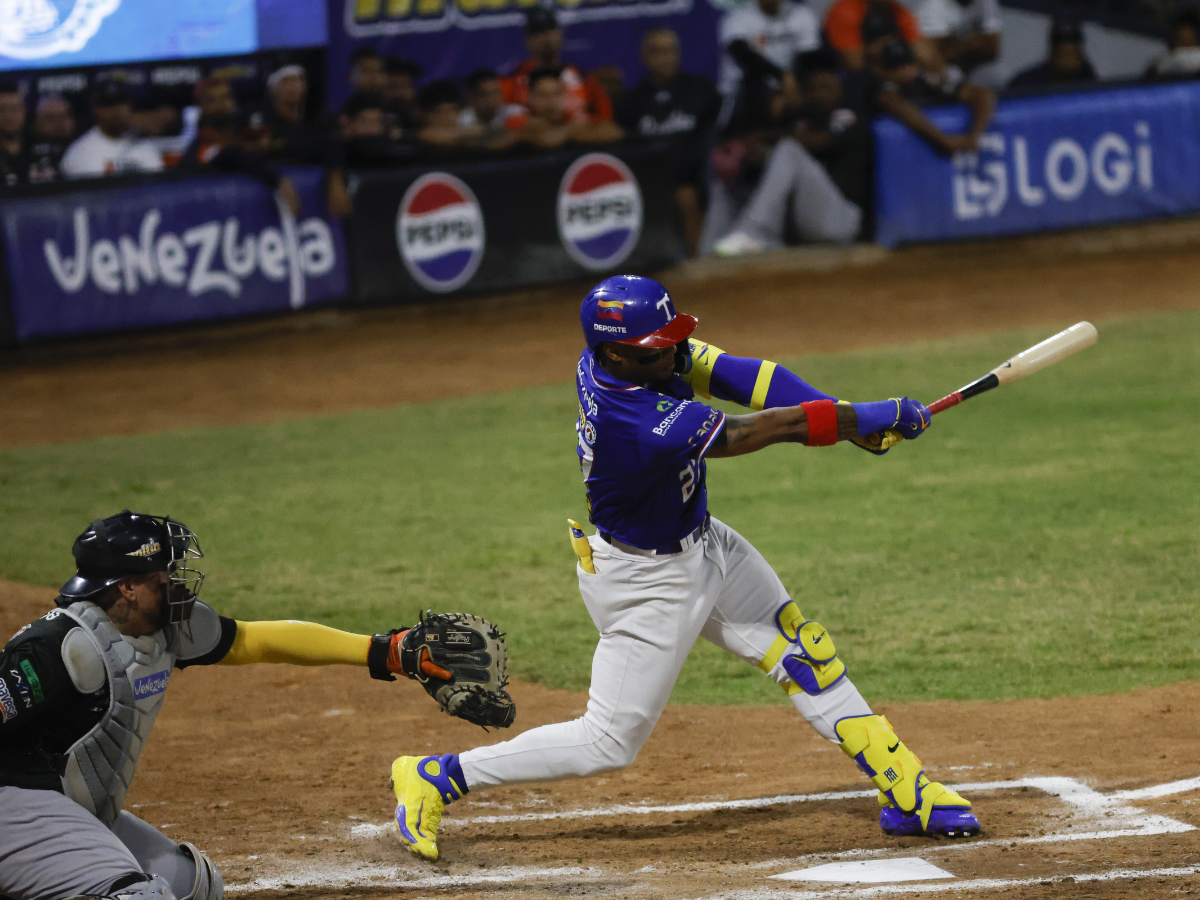 Tiburones remontó el resultado ante Caribes