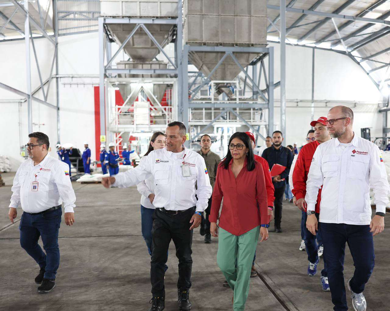 Delcy Rodríguez inspecciona avances de la nueva planta de Urea de Pequiven