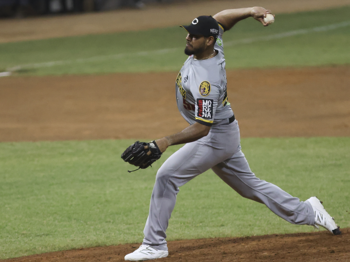 Leones blanquearon a los salados en el Estadio Universitario