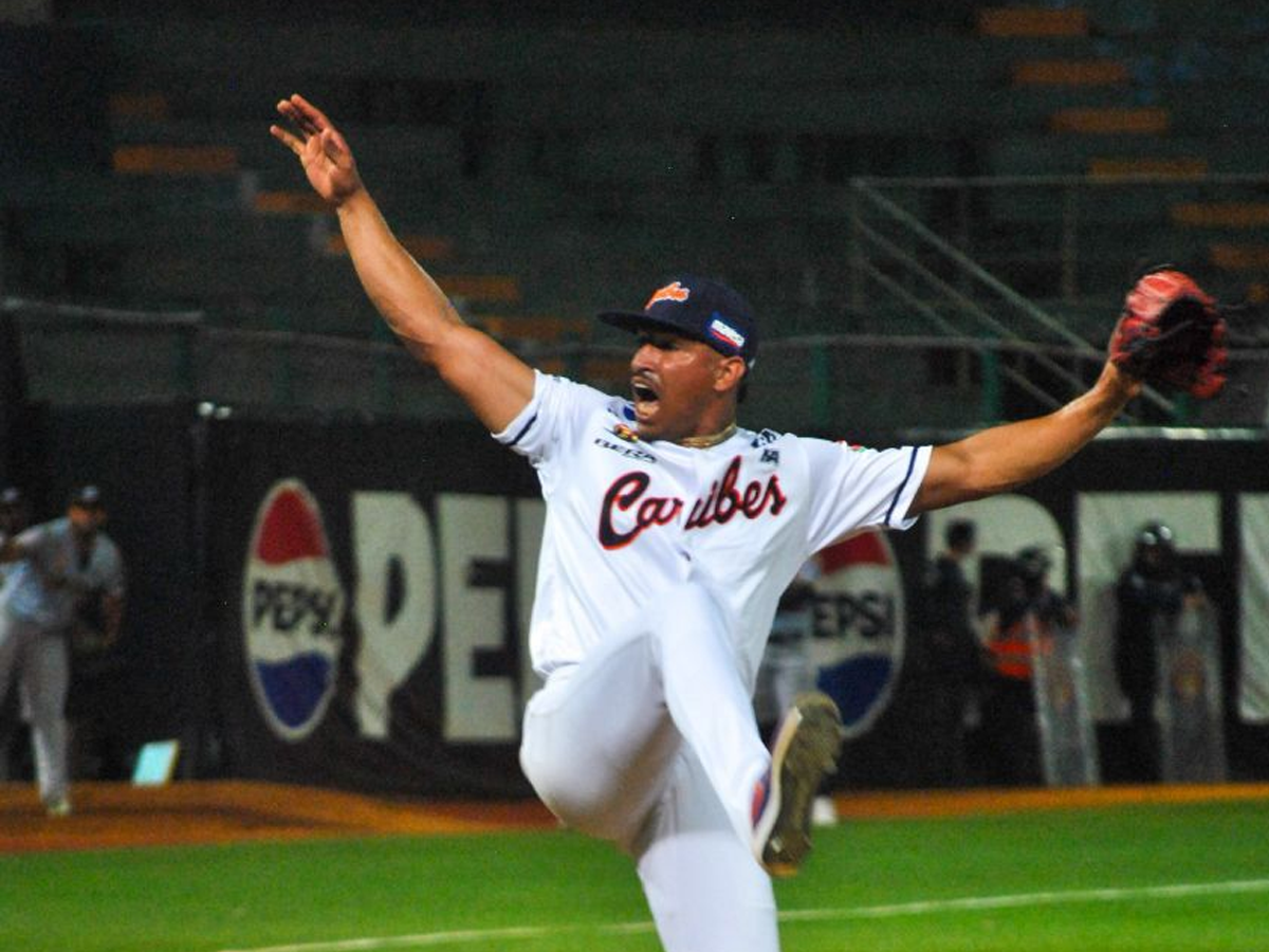 Yilber Díaz cumplió su labor como relevista de Caribes