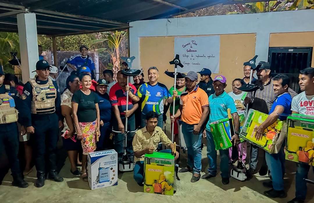 Entregan herramientas agrícolas a 121 comuneros en Guárico
