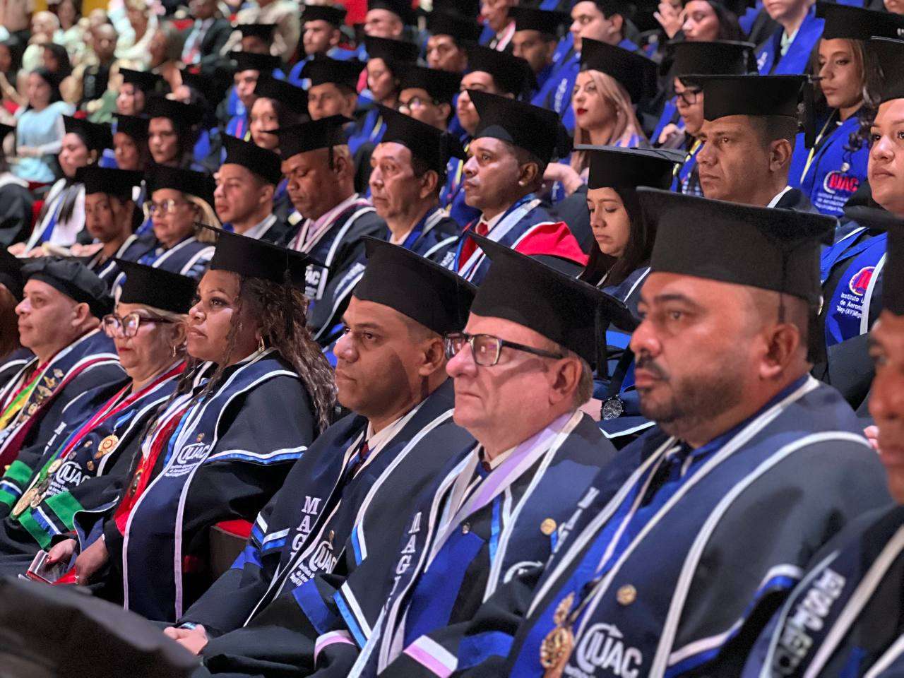 Gradúan primera cohorte de doctores y magísteres en ciencias aeronáuticas