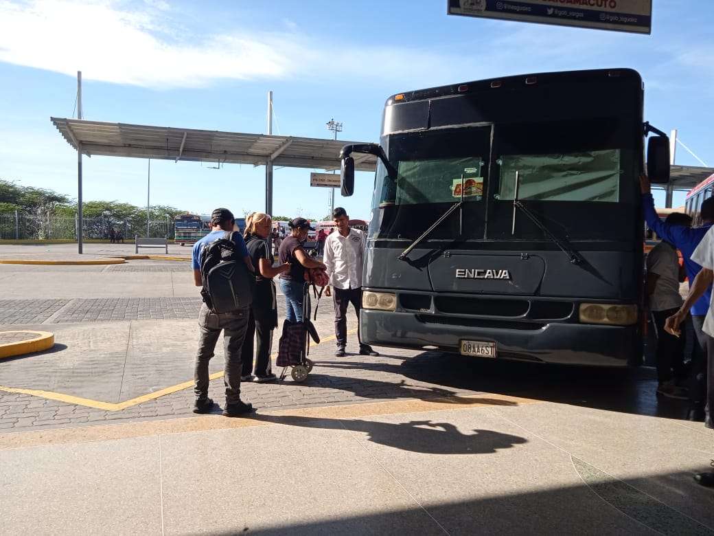 Sancionan a transportistas por sobreprecio en la ruta Caracas-La Guaira