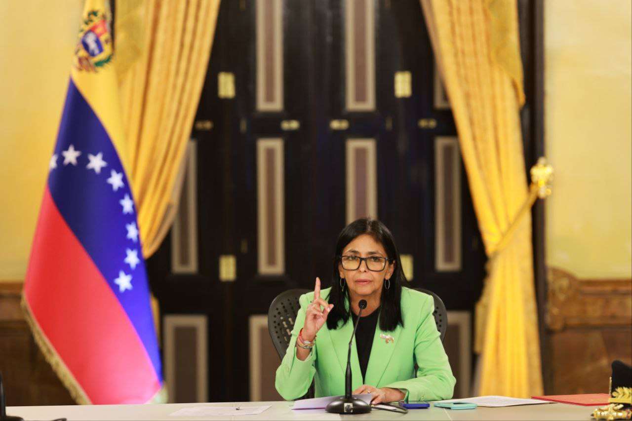 Delcy Rodríguez calificó de mancha histórica relaciones con EEUU