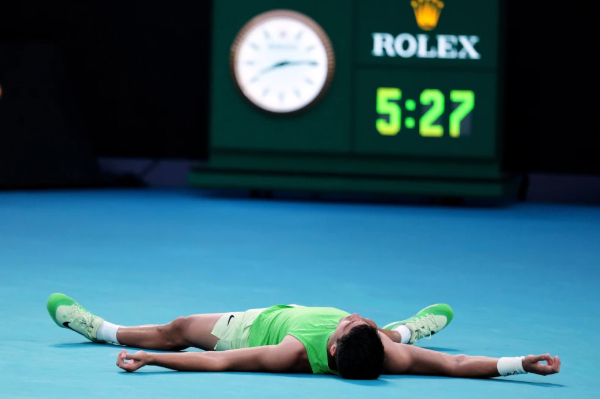 Alcaraz y Djokovic se enfrentarán en la final del Abierto de Australia tras épicas semifinales