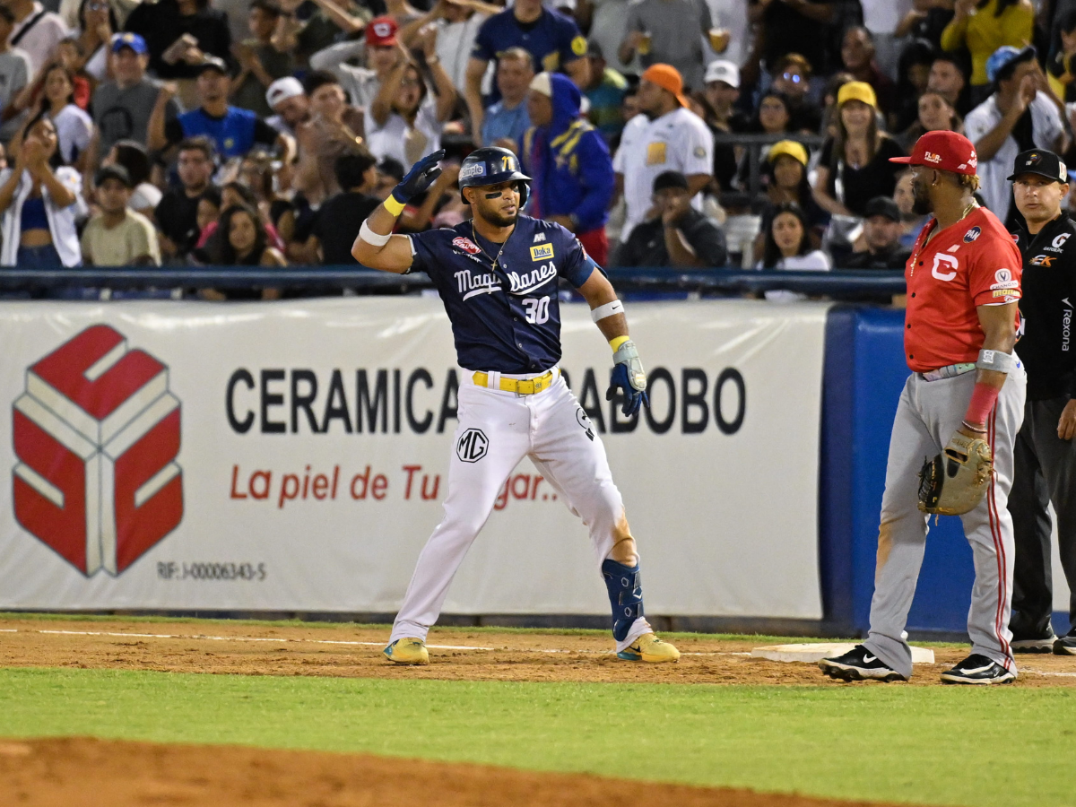 Ángel Reyes arribó a 20 jonrones en postemporada