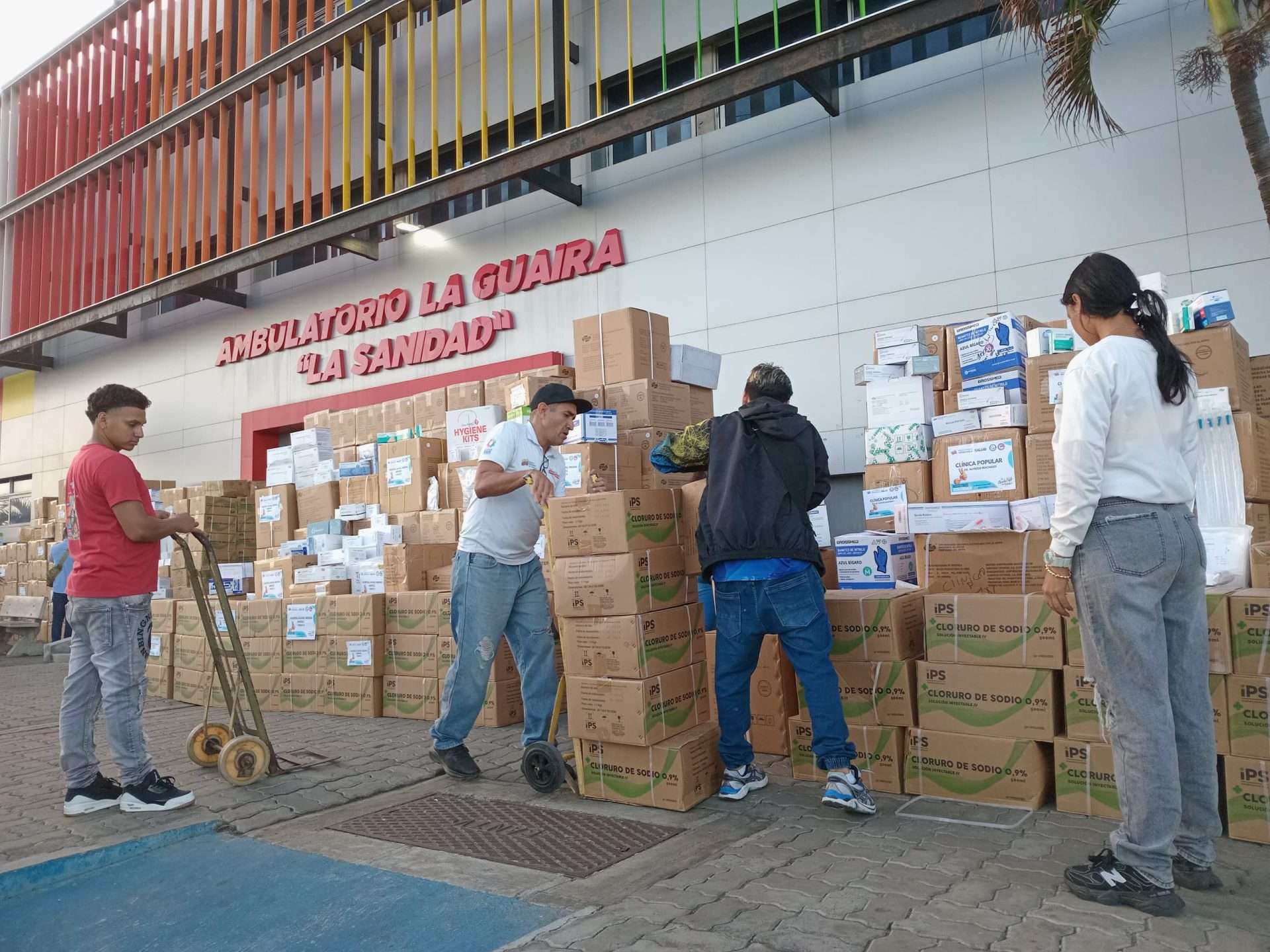 Distribuyen más de 400 mil insumos médicos en red de salud de La Guaira