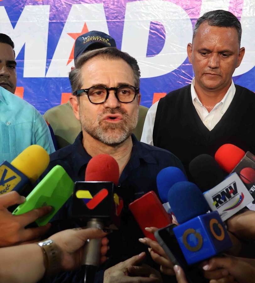 Lacava: yo meto la mano en el fuego por mi Presidente