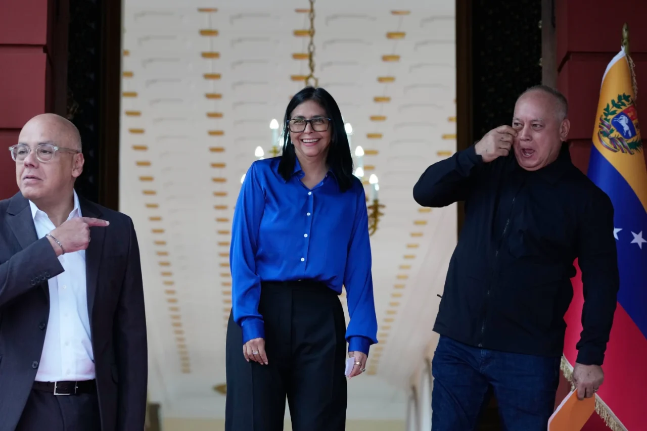 "sostuve una larga, productiva y cortés conversación telefónica con el Presidente de los Estados Unidos"