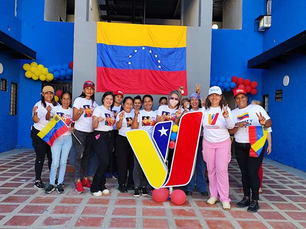 Entregaron apartamentos a 90 familias en Guayana