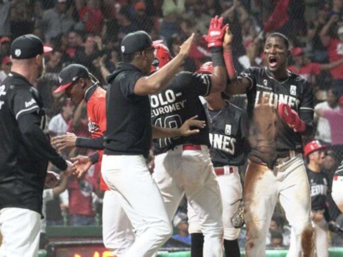 Leones del Escogido pegó primero en la final de LIDOM