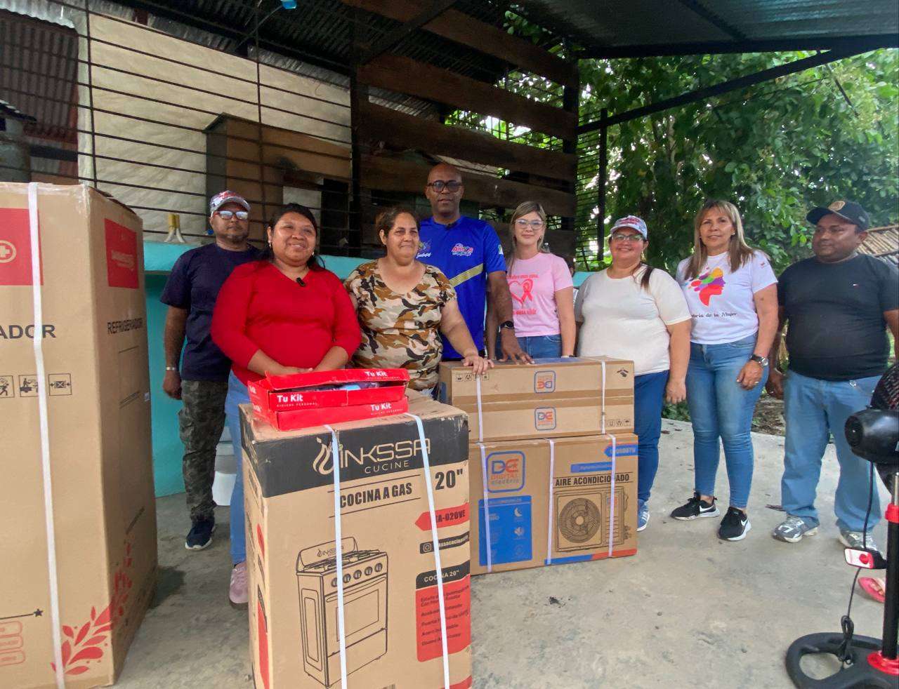 Entregan enseres a familias afectadas por las lluvias en Río Arenoso de Mérida